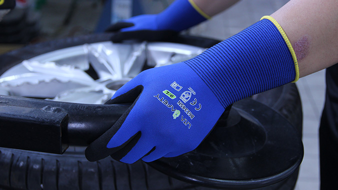 Safety Glove Tests & Standards: What You Need to Know