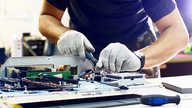 Anti-Static Gloves vs. ESD Gloves: What’s the Difference?