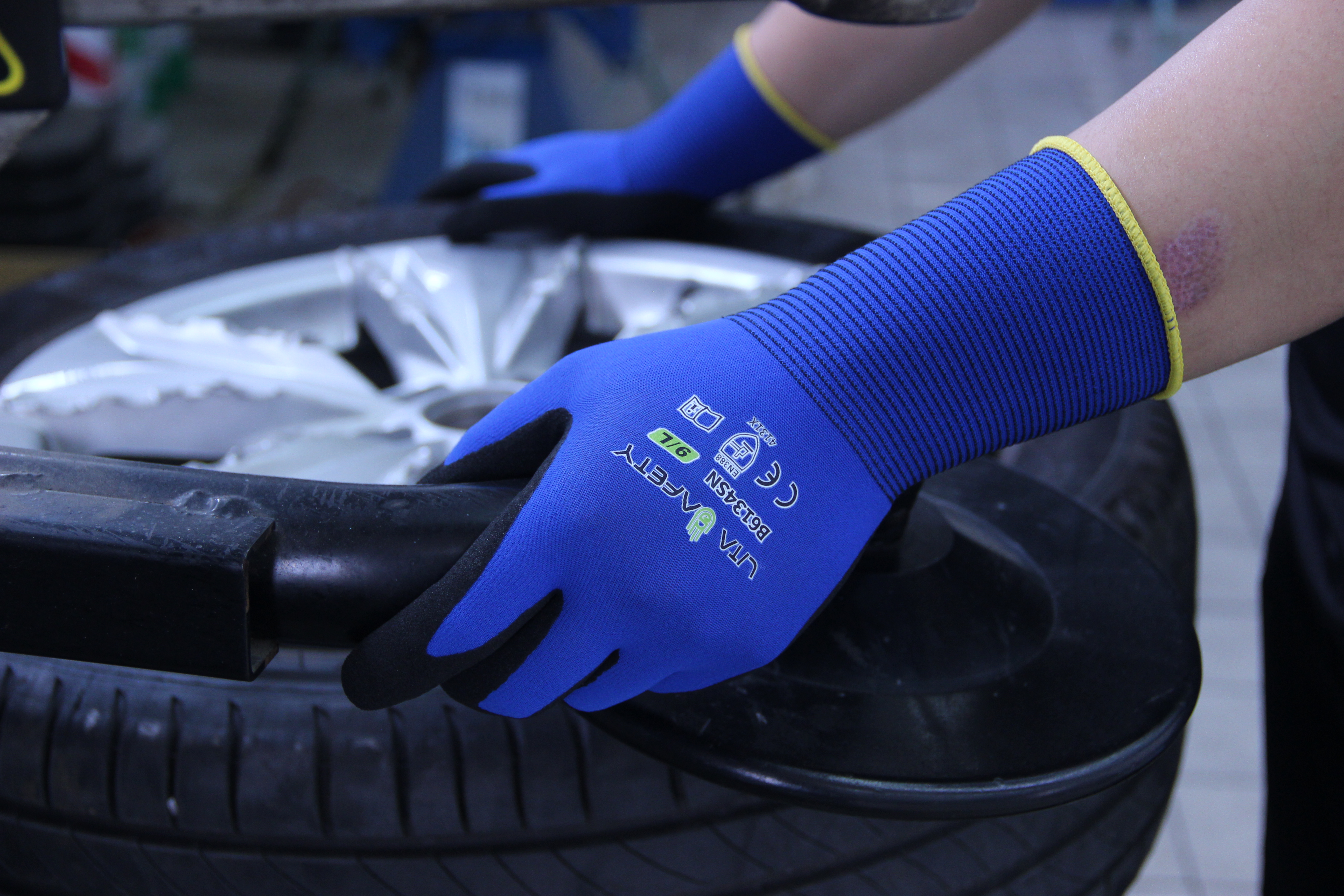 EN 388 safety gloves